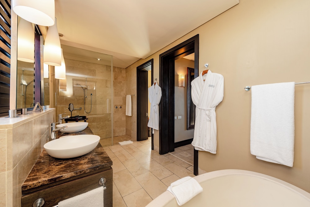 Sky One Bedroom Residence - Photo 13