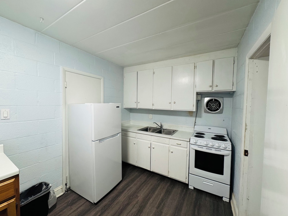 Two King Beds Room, Sofa & Kitchenette photo 3