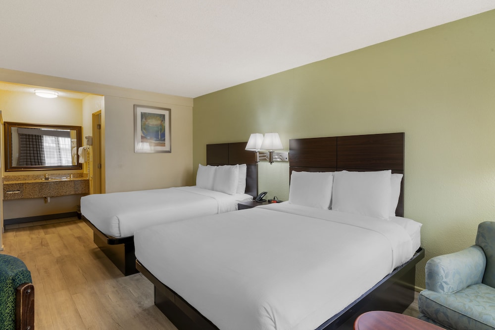 Deluxe Room, 2 Queen Beds photo 2