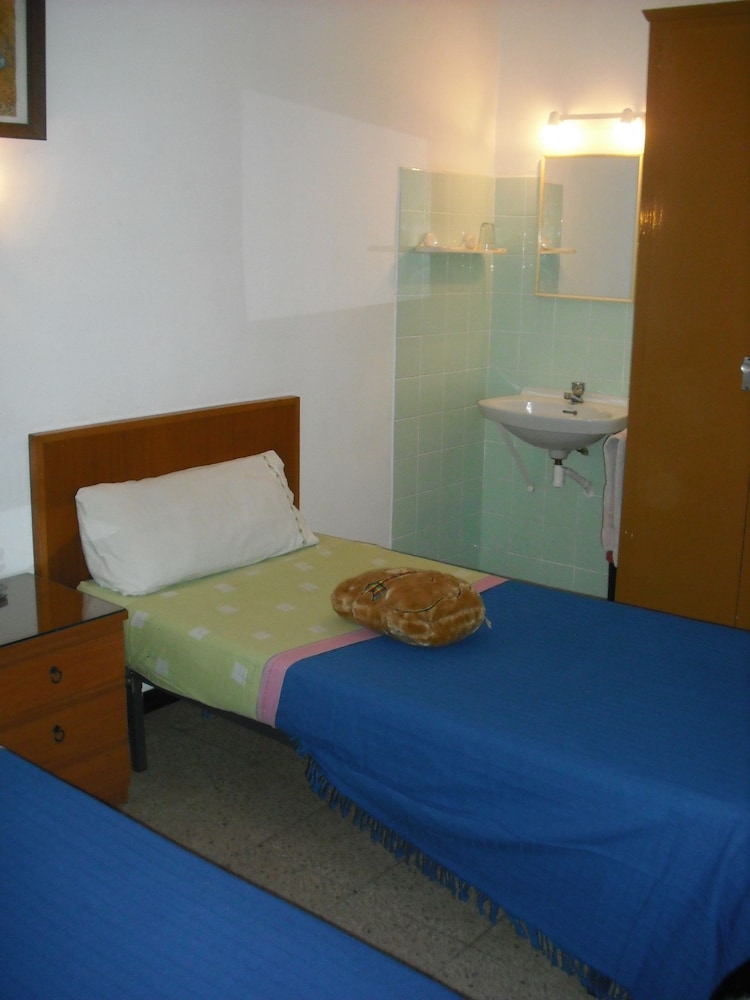 Basic Double Room photo 3