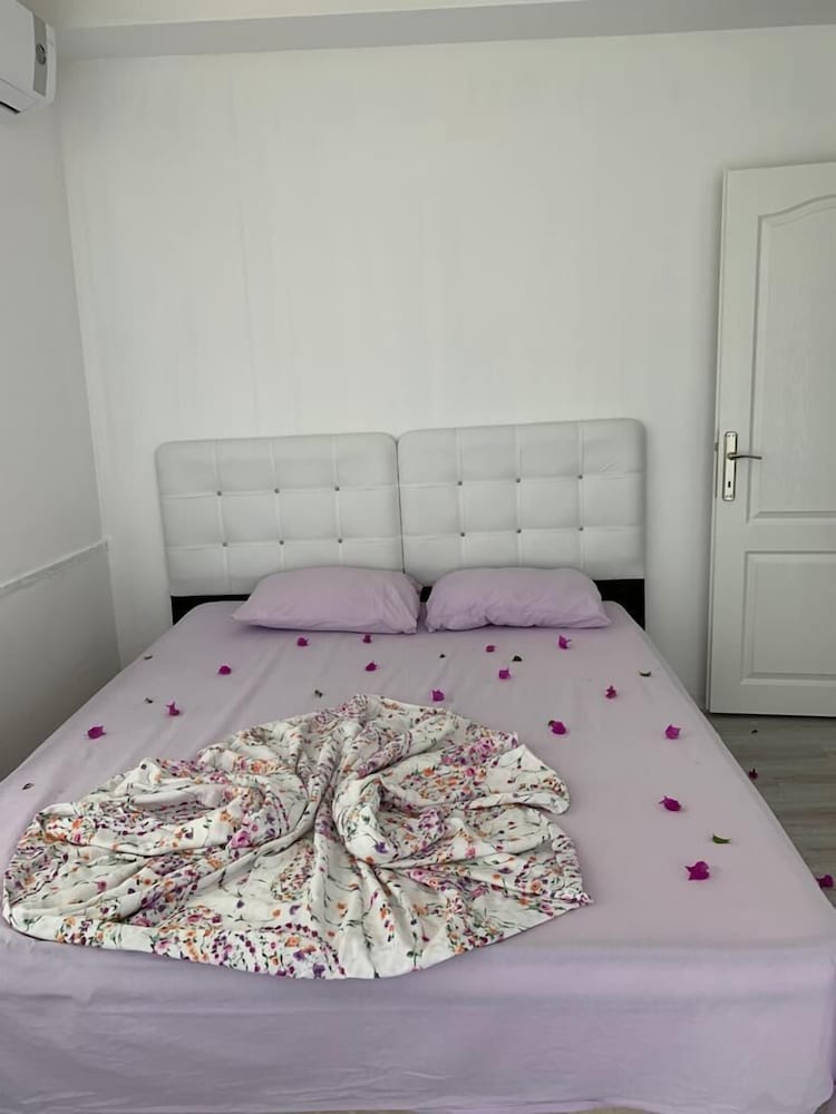 Honeymoon Suite