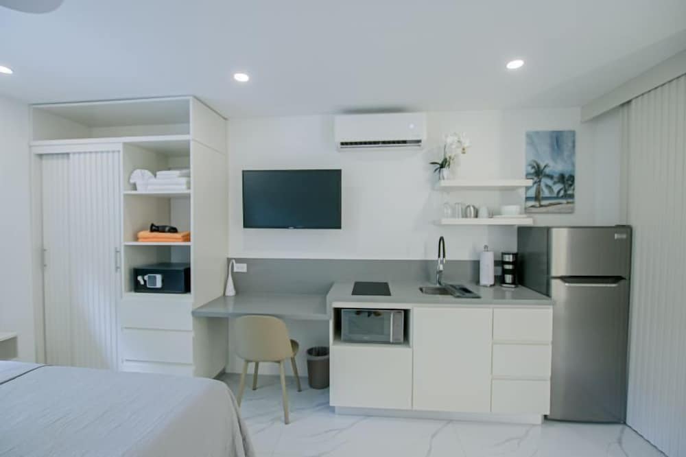 Basic Room, 1 Queen Bed