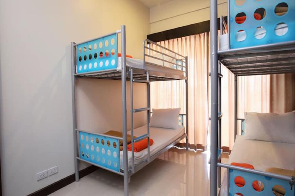 6 Beds Mixed Dormitory, Shared Bathroom photo 2