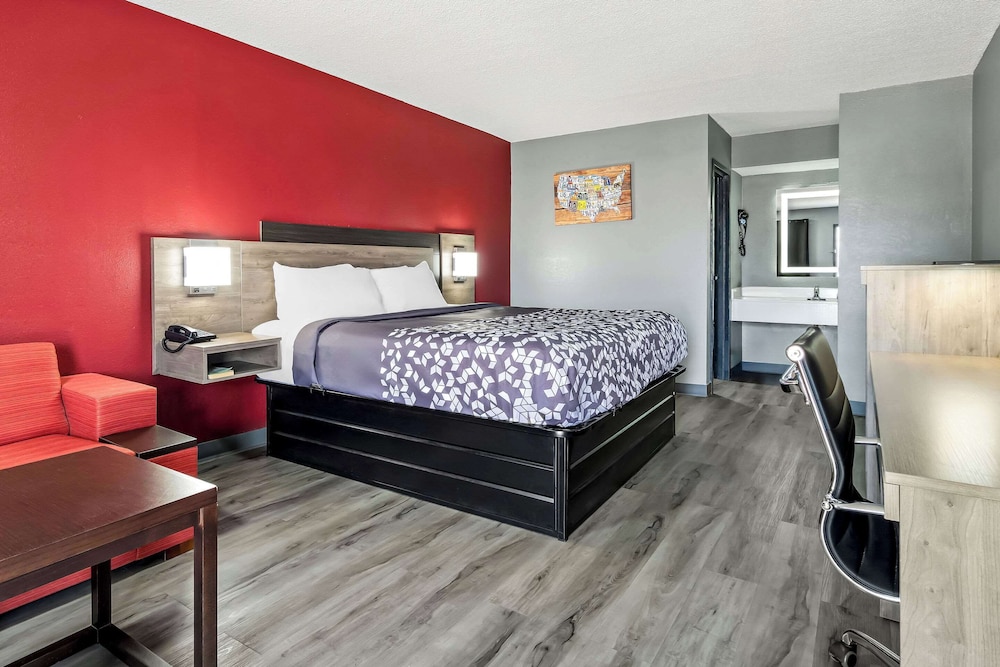 Room, 1 King Bed, Smoking - Photo 1