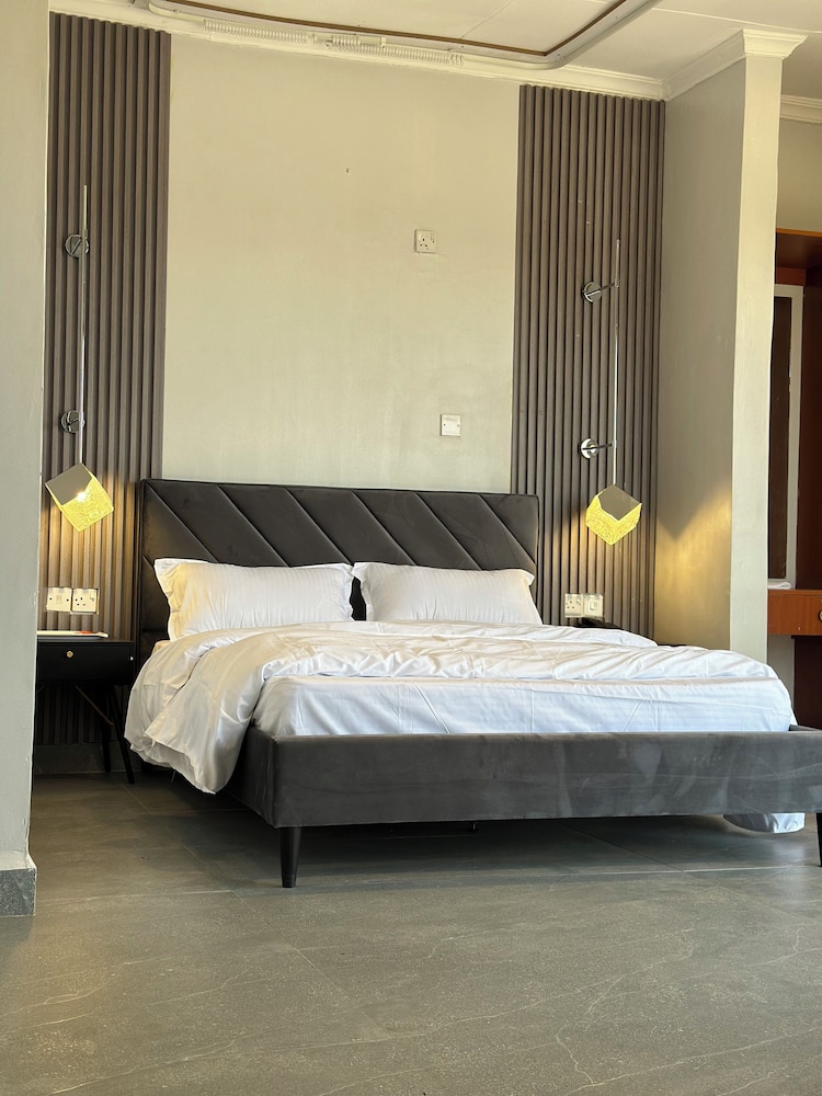 Executive Suite, Balcony, City View photo 2