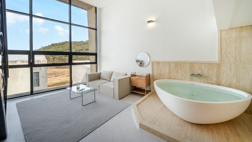 Basic Room, 1 Bedroom (A103(2F / European Whirlpool Tub)) photo 1
