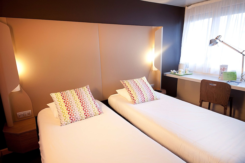 Standard Room, 2 Twin Beds - Photo 6