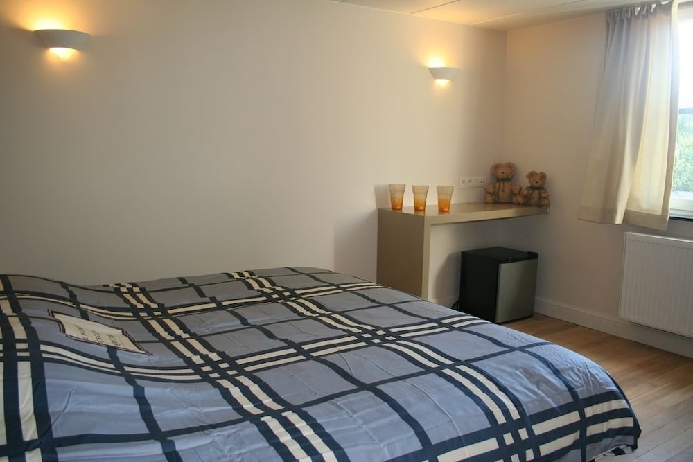 Economy Room (1)