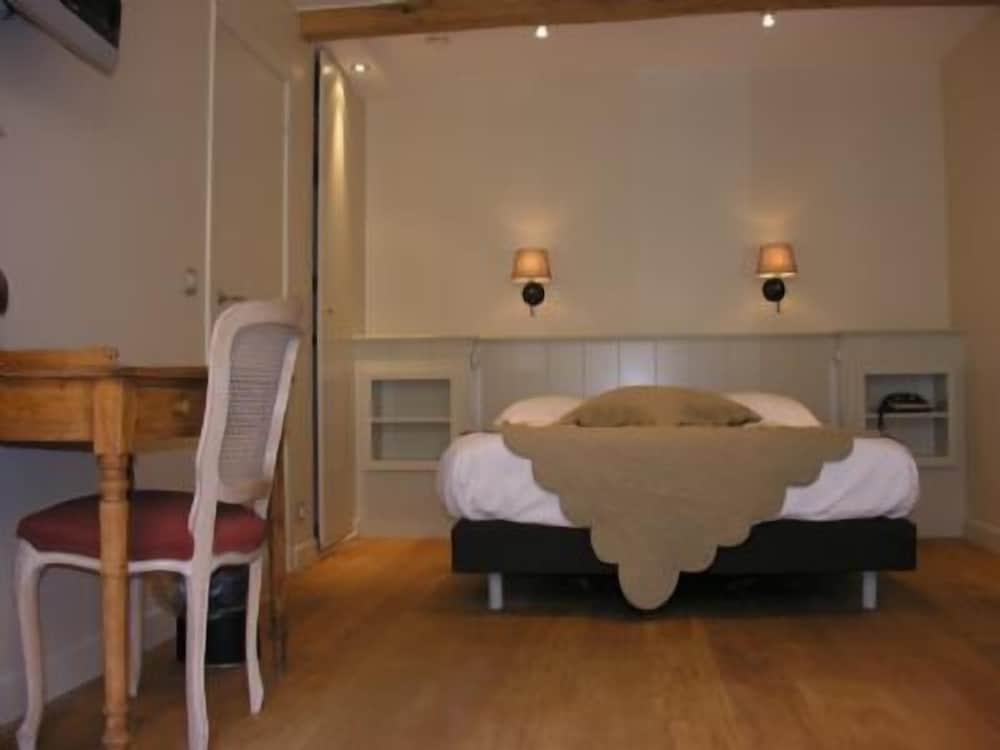 Double or Twin Room photo 3