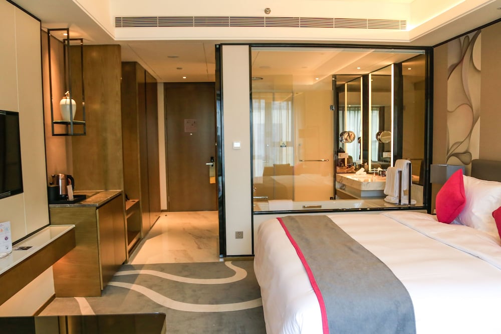 Standard Room, 1 King Bed photo 3