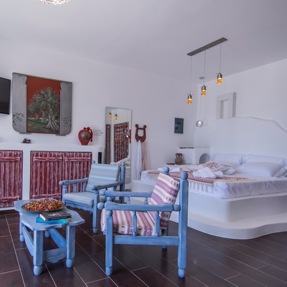 Honeymoon Suite (Ariadne & Dionysus) photo 2