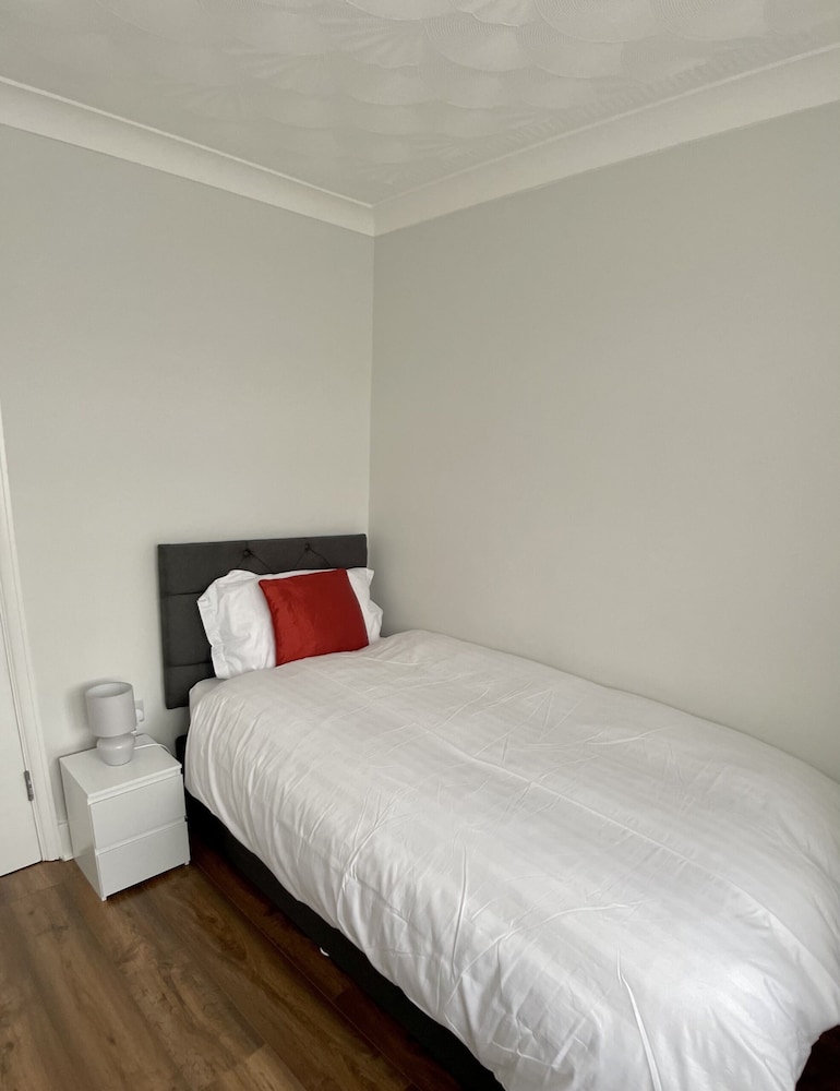 Single Room, Shared Bathroom photo 1