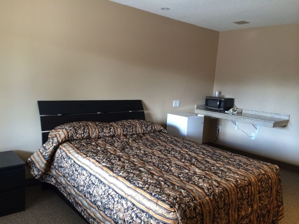 Standard Room, 1 Queen Bed, Non Smoking photo 1