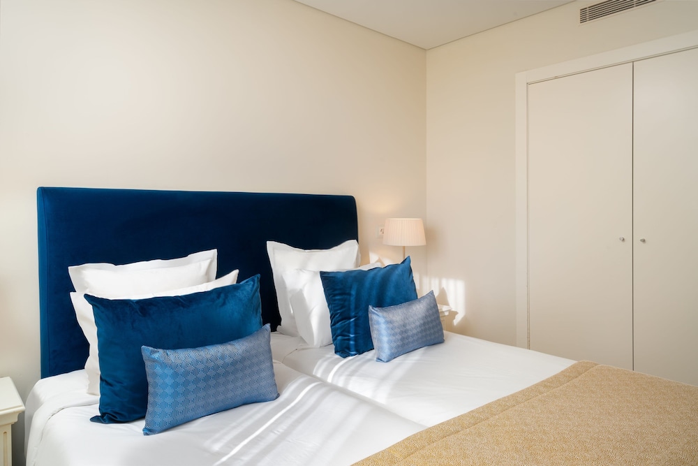 Suite, 2 Bedrooms - Photo 1