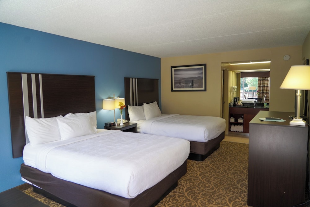 Standard Room, 2 Queen Beds (Exterior) - Photo 4