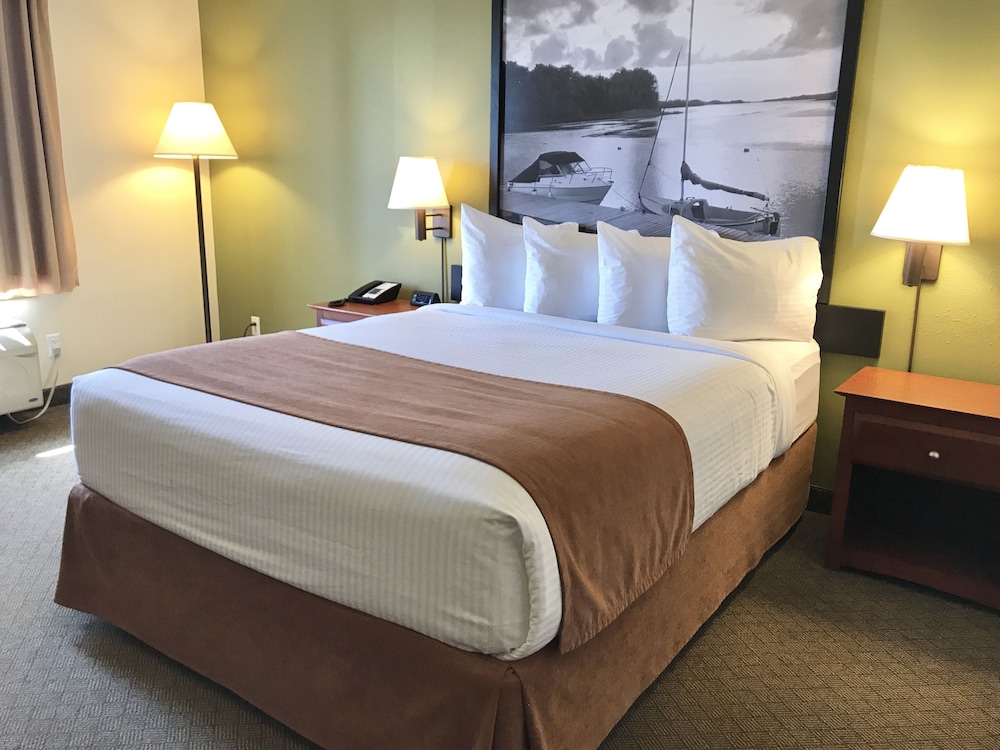 Standard Room, 1 Queen Bed, Non Smoking - Photo 7