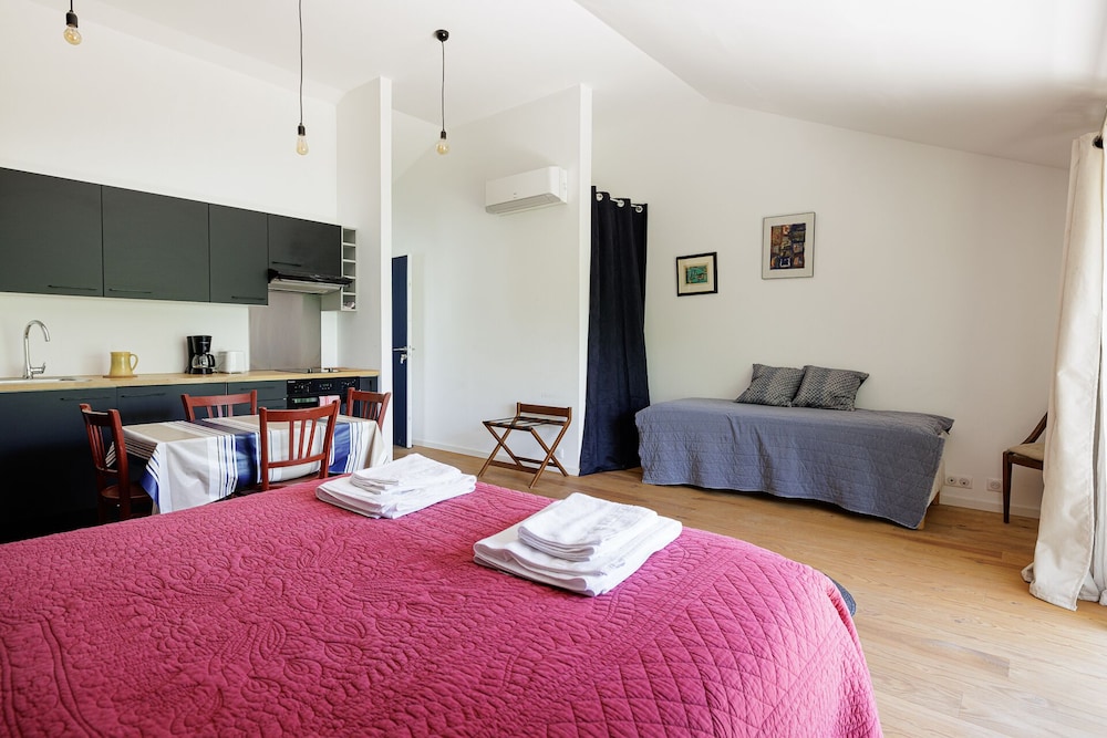 Family Studio, Private Bathroom, Garden View (Le Studio) photo 1