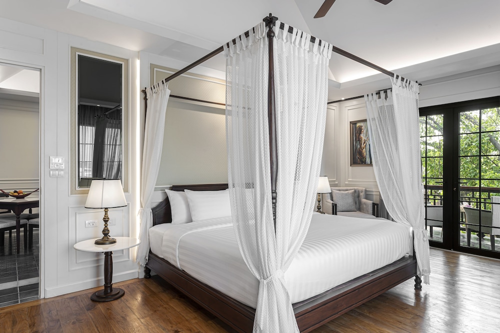 Honeymoon Suite