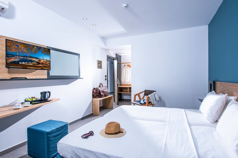 Double Room with Side Sea View photo 1