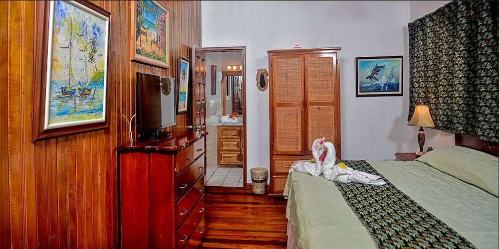 Premium Apartment, 3 Bedrooms, Kitchen, Poolside (Pool Access)
