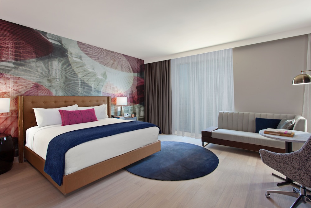 Suite, 1 King Bed, City View
