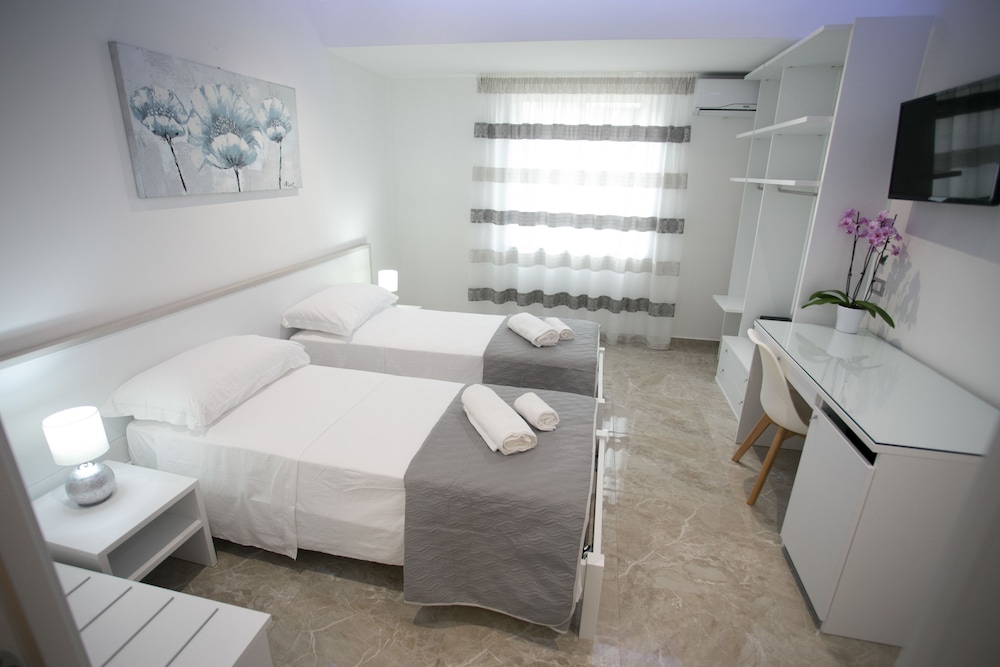Double or Twin Room photo 1