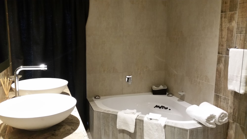Luxury Room - Photo 5