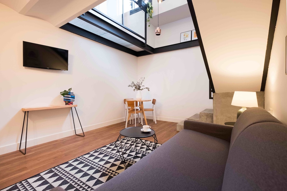 Duplex, 1 Double Bed with Sofa bed photo 3