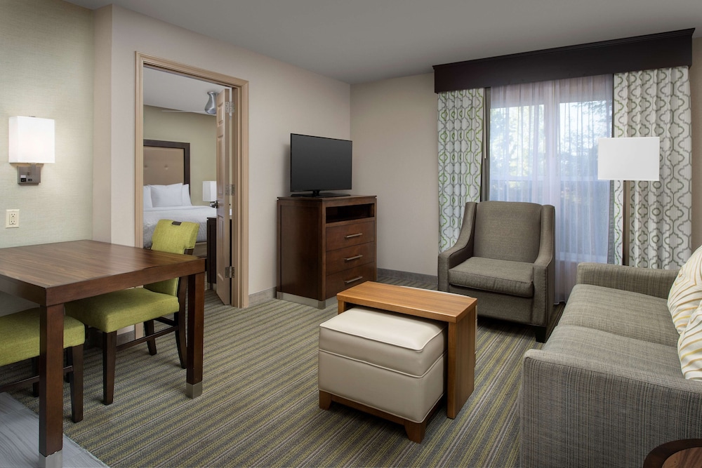 Premium Suite, 1 King Bed, Accessible, Bathtub - Photo 1