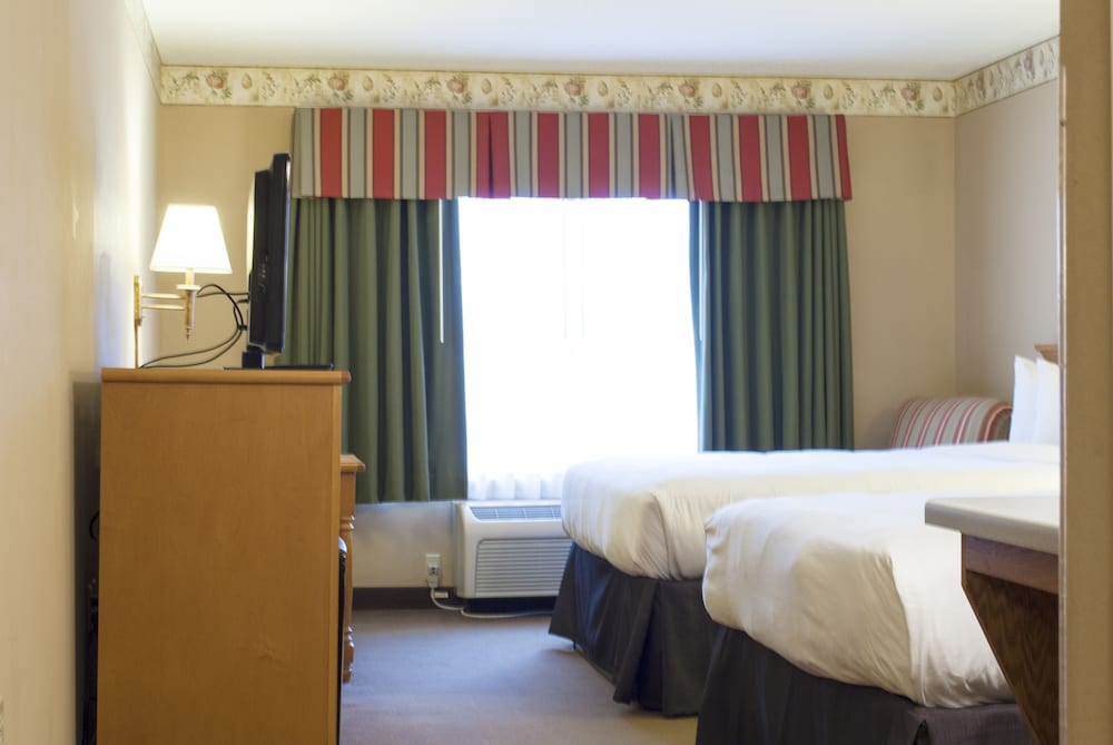 Room, 2 Queen Beds, Non Smoking - Photo 2