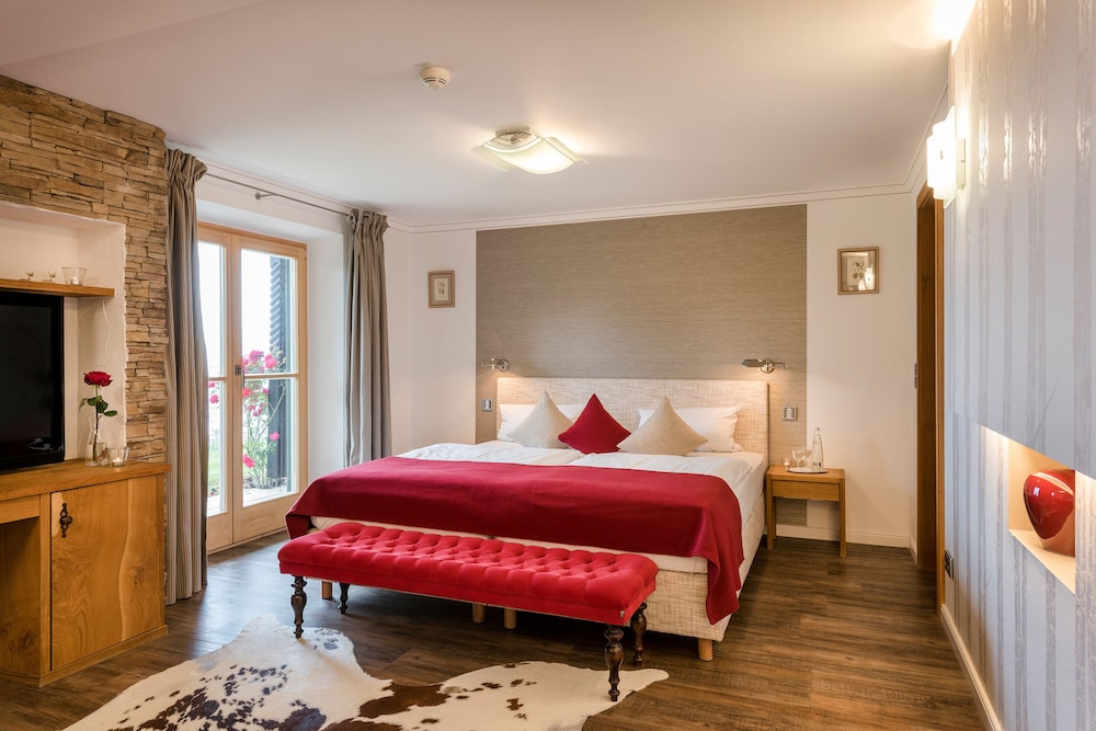Junior Suite, 1 Bedroom, Lake View - Photo 5