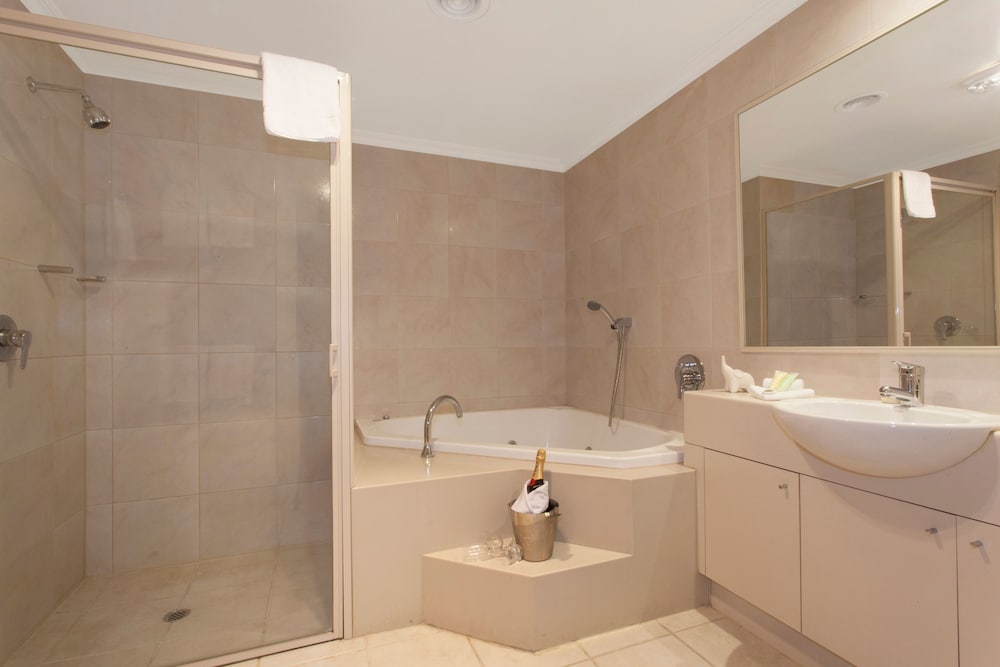 One Bedroom Spa Apartment - Photo 6