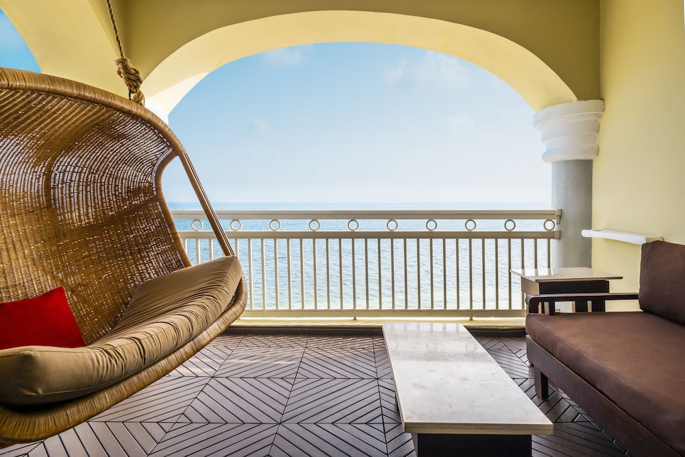 Suite, Oceanfront (penthouse, Butler Service)