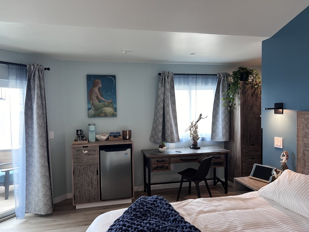 Signature Room, 1 King Bed, Balcony, Ocean View photo 3