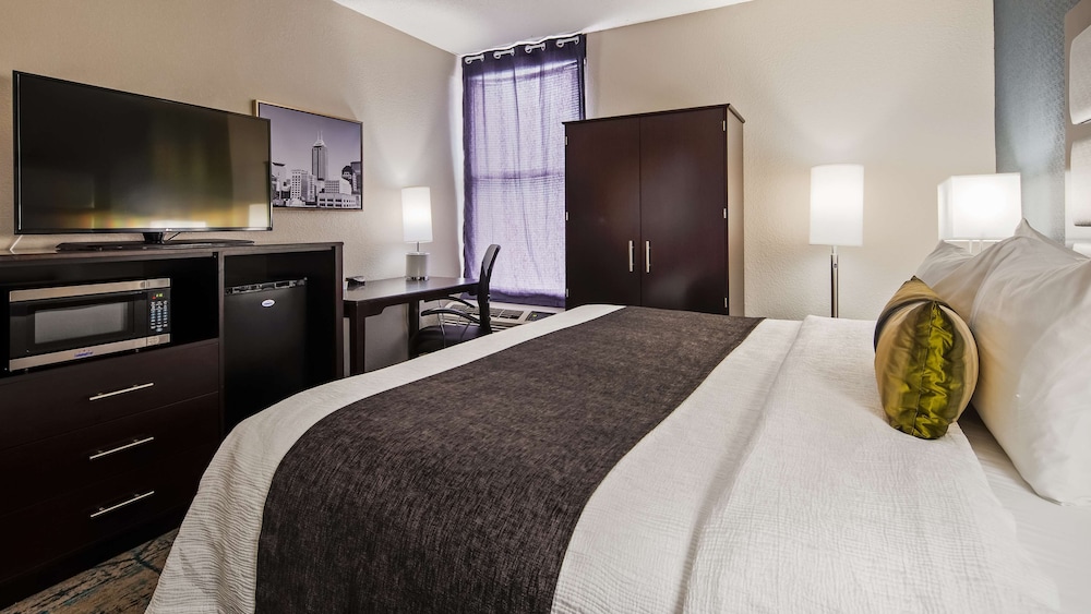 Standard Room, 1 King Bed, Accessible, Refrigerator & Microwave (Refrigerator & Microwave) - Photo 2