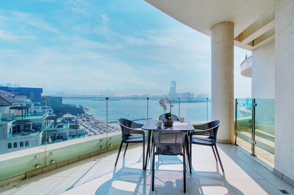 Deluxe Apartment, 2 Bedrooms, Sea View, Beachfront photo 1