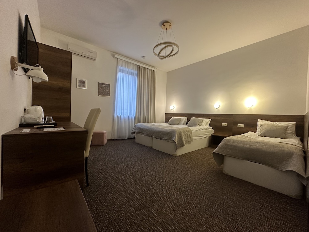 Standard Triple Room, 3 Twin Beds, Private Bathroom photo 1