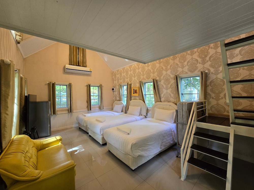 Deluxe Bungalow - Photo 3