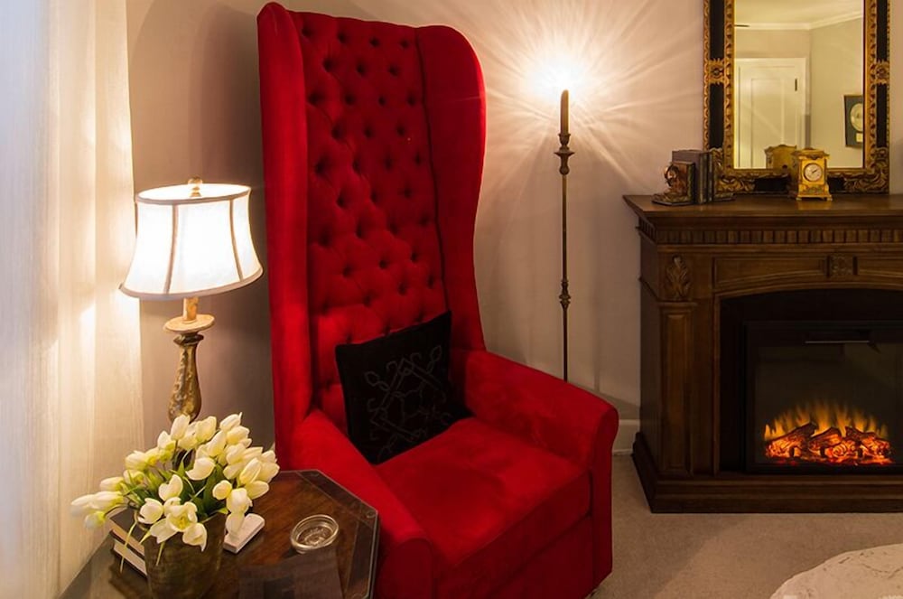 Room, 1 Queen Bed (Canterbury Tales) photo 2