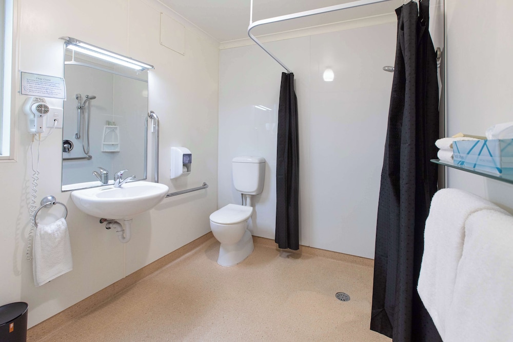 Executive Room, 1 King Bed, Non Smoking (Walk-In Shower;Larger Room) thumbnail 6