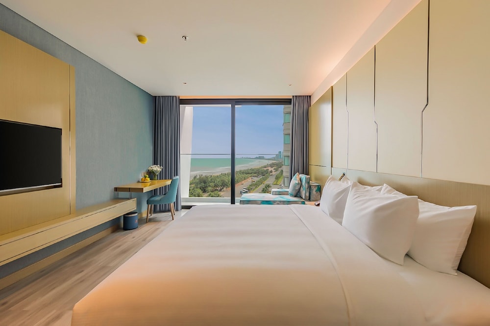 Premier Double Partial Sea View with Balcony - Photo 2