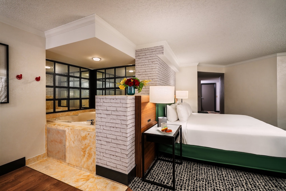 Luxury Suite, 1 Bedroom - Photo 2