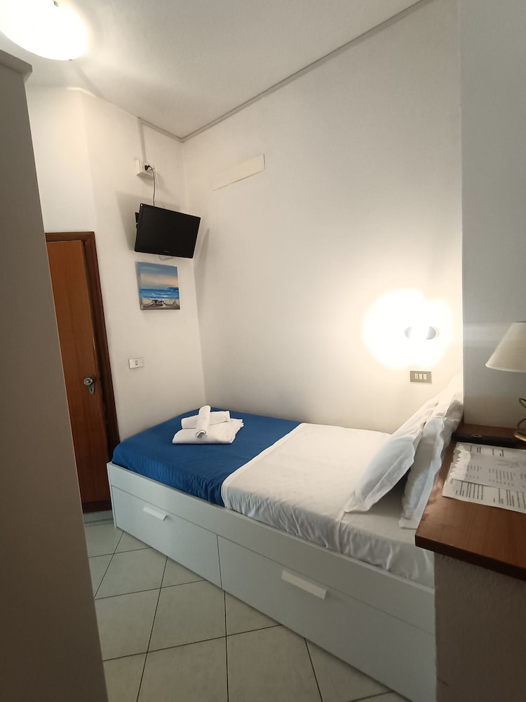 Economy Single Room