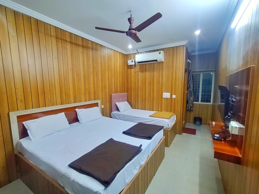 Economy Triple Room