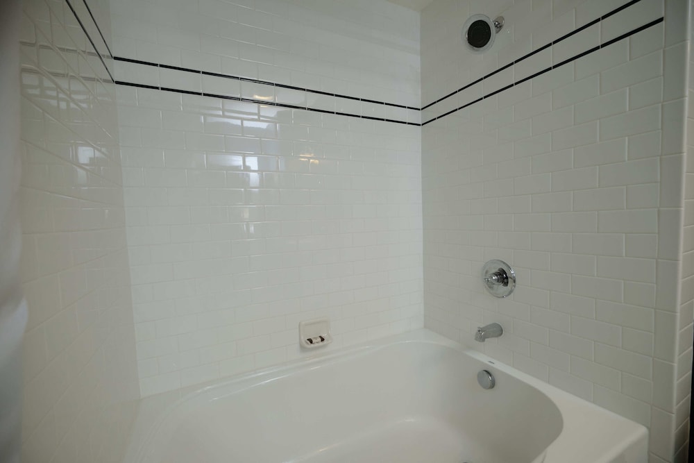 Queen Suite - Photo 5