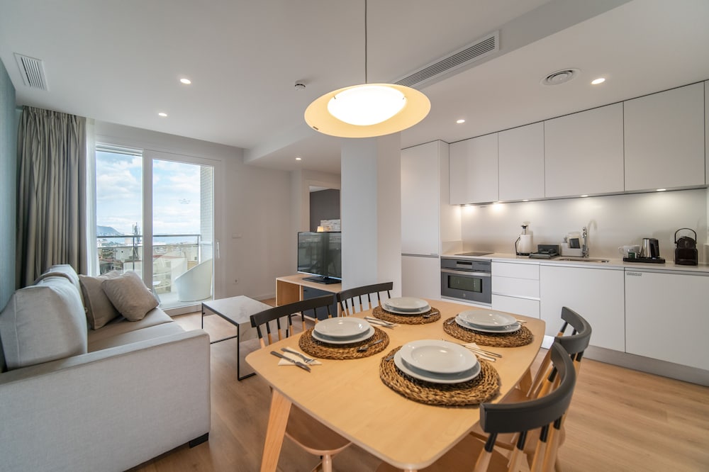 Premium Apartment, 1 Bedroom, Balcony, Corner