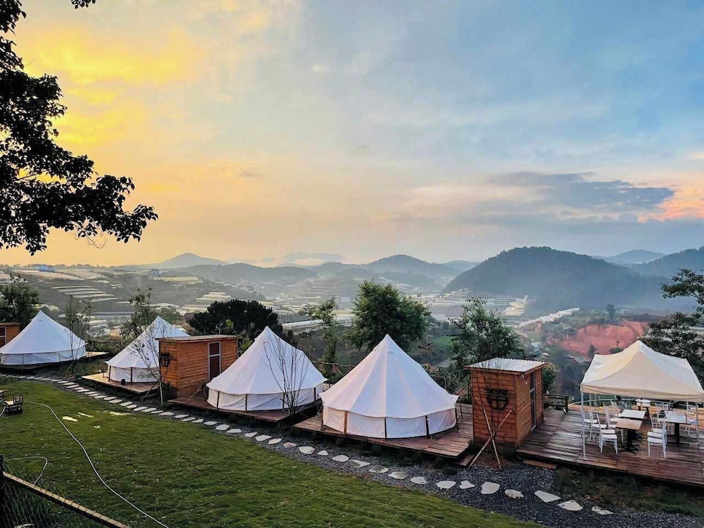 Classic Tent, 1 King Bed, Private Bathroom, Valley View