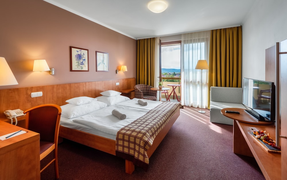 Triple Room, Balcony photo 1