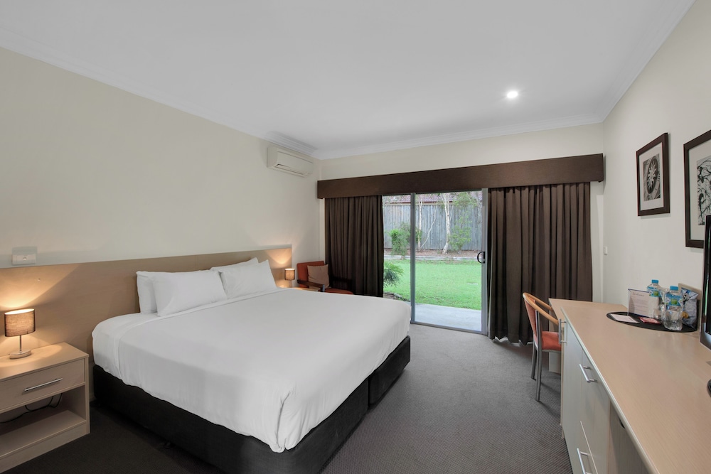 Deluxe King Room (Pet Friendly) - Photo 3