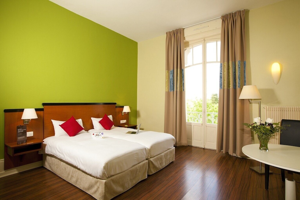 Superior Studio, 2 Twin Beds